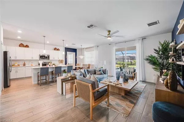 2318 Avocado LN, Naples, FL 34120