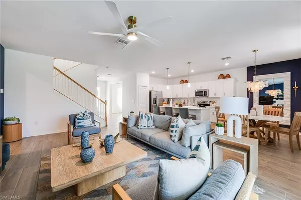 2318 Avocado LN, Naples, FL 34120