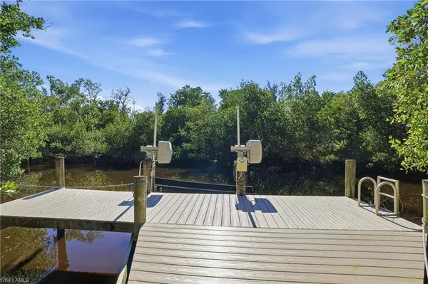 7245 Hendry Creek DR, Fort Myers, FL 33908