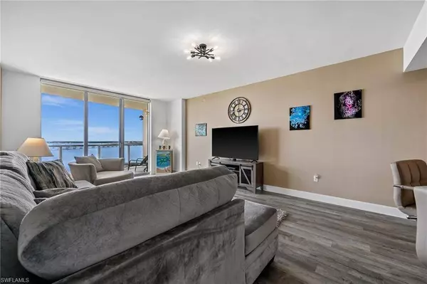 3000 Oasis Grand BLVD #1702, Fort Myers, FL 33916