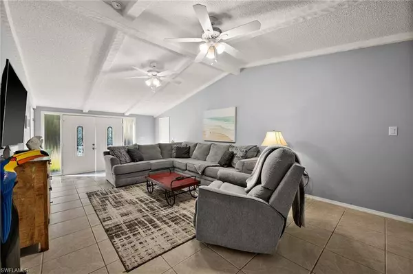 11660 Pointe Circle DR, Fort Myers, FL 33908