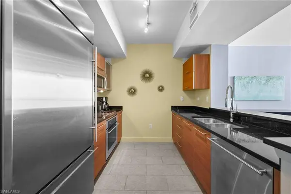 3000 Oasis Grand BLVD #906, Fort Myers, FL 33916
