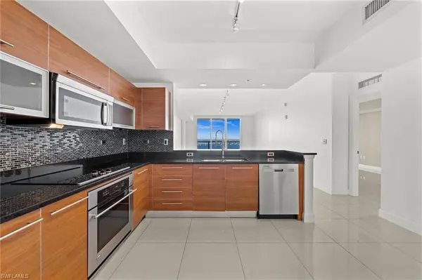 3000 Oasis Grand BLVD #1603, Fort Myers, FL 33916