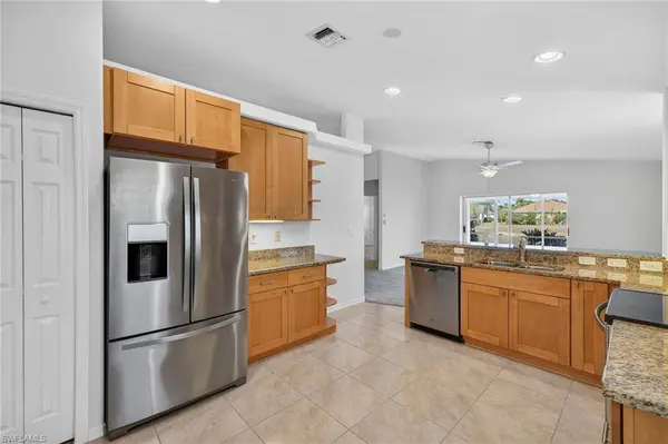 7611 Cameron CIR, Fort Myers, FL 33912