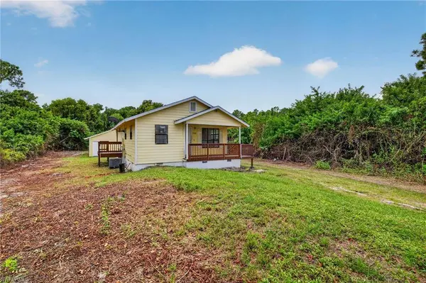 3740 18th AVE NE, Naples, FL 34120