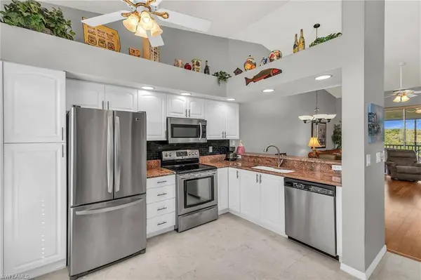 162 Newport DR #1208, Naples, FL 34114