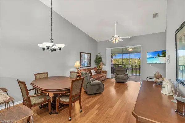 162 Newport DR #1208, Naples, FL 34114