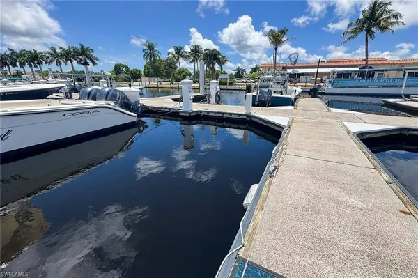 525 Newport DR, Naples, FL 34114