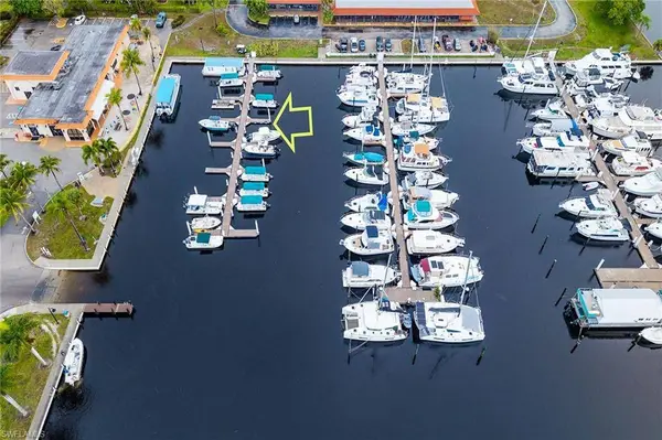 525 Newport DR, Naples, FL 34114
