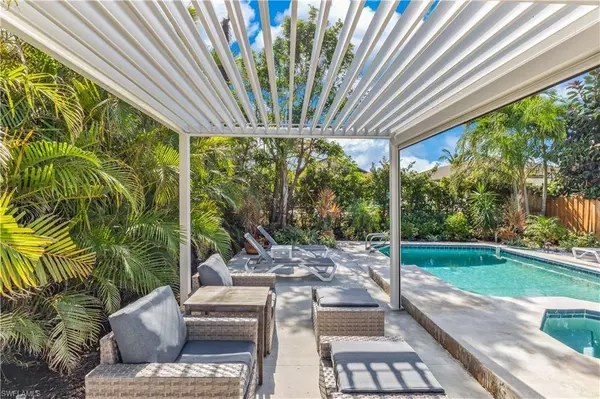 564 109th AVE N, Naples, FL 34108