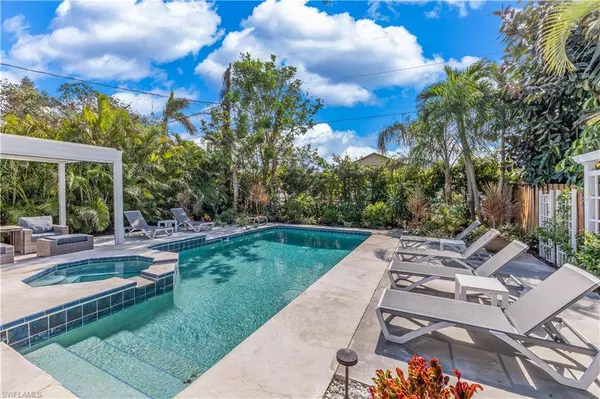 564 109th AVE N, Naples, FL 34108