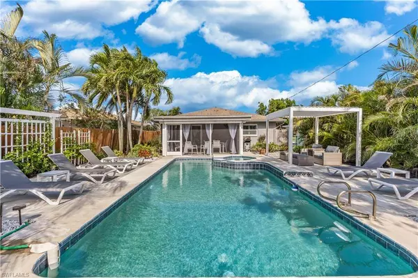 564 109th AVE N, Naples, FL 34108