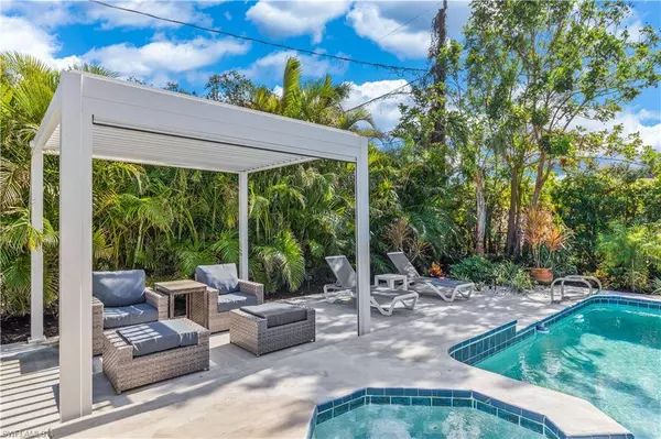 564 109th AVE N, Naples, FL 34108