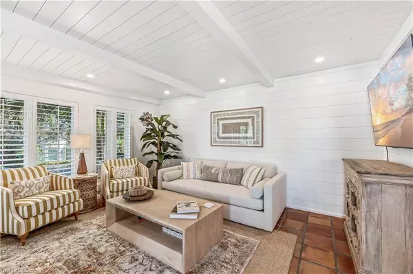 282 4th ST S #204, Naples, FL 34102