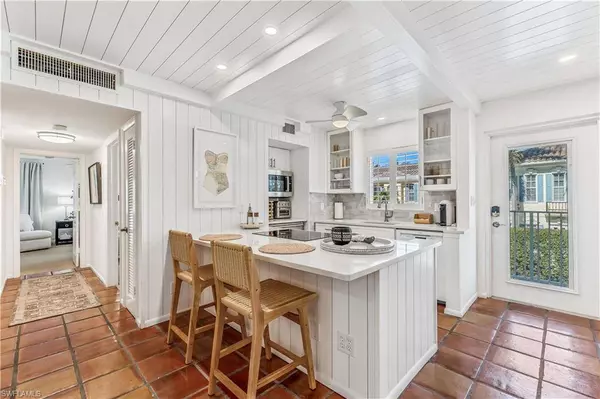 282 4th ST S #204, Naples, FL 34102