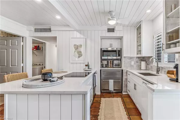 282 4th ST S #204, Naples, FL 34102