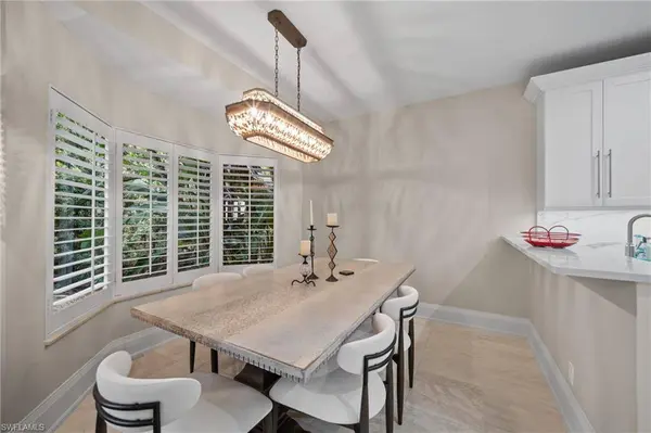 261 Colonade CIR #2701, Naples, FL 34103