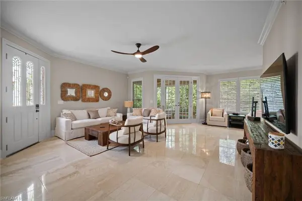 261 Colonade CIR #2701, Naples, FL 34103