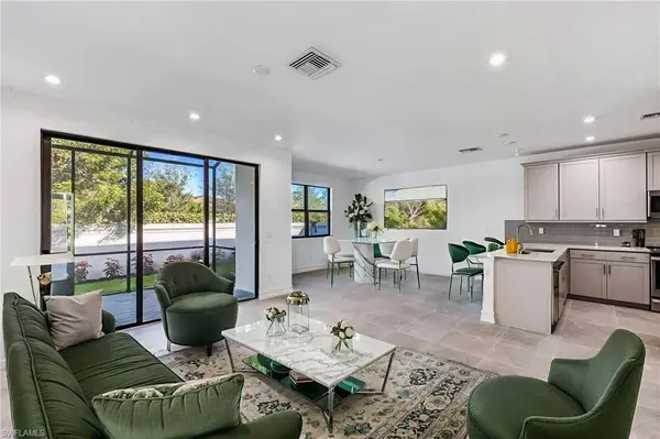 7574 Rockefeller DR, Naples, FL 34119