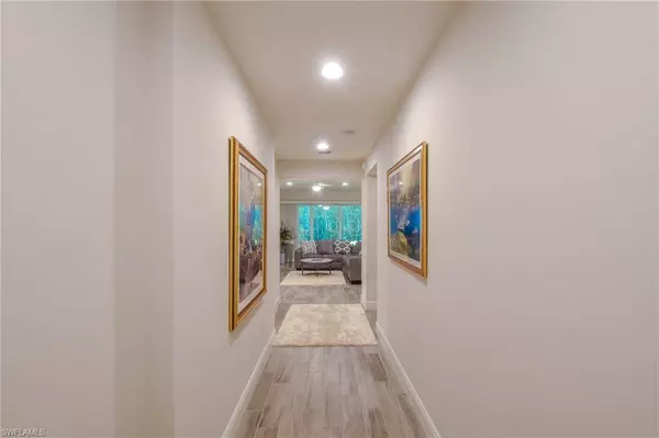 6940 Avalon CIR #503, Naples, FL 34112