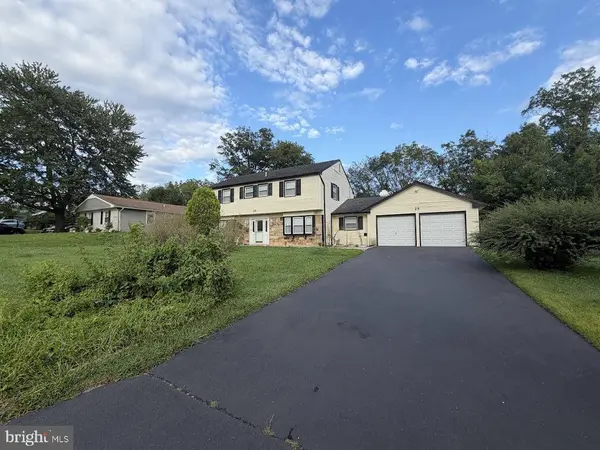 25 TRAYNOR LN, Willingborough, NJ 08046