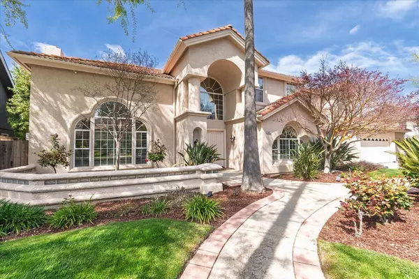 10167 N Ponderosa DR, Fresno, CA 93720