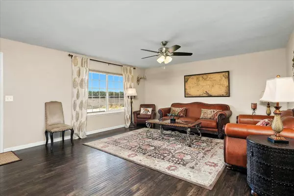 12156 E Mckinley AVE, Sanger, CA 93657