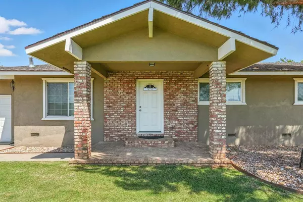 12156 E Mckinley AVE, Sanger, CA 93657