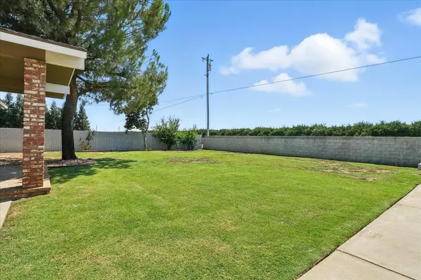 12156 E Mckinley AVE, Sanger, CA 93657