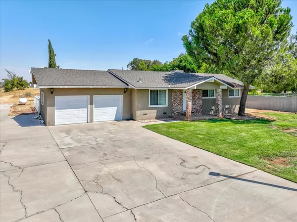 12156 E Mckinley AVE, Sanger, CA 93657