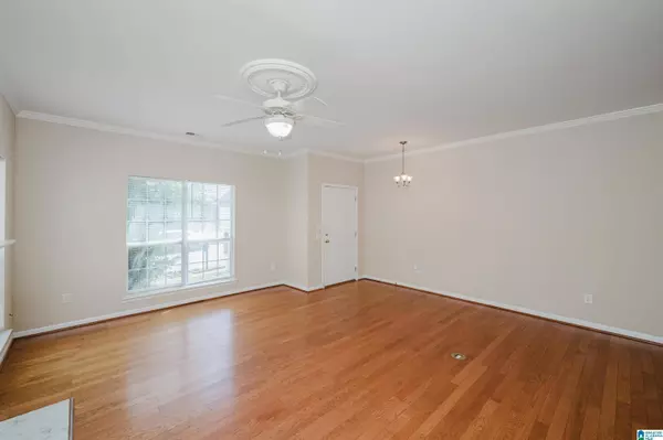 1042 WINDSOR PARKWAY, Moody, AL 35004