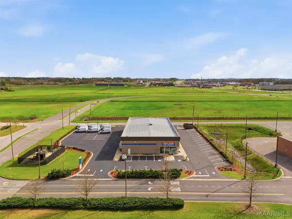 172 Market Place CIR, Calera, AL 35040