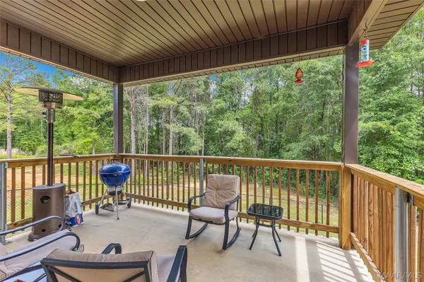 244 Shadow Wood LN, Wetumpka, AL 36092