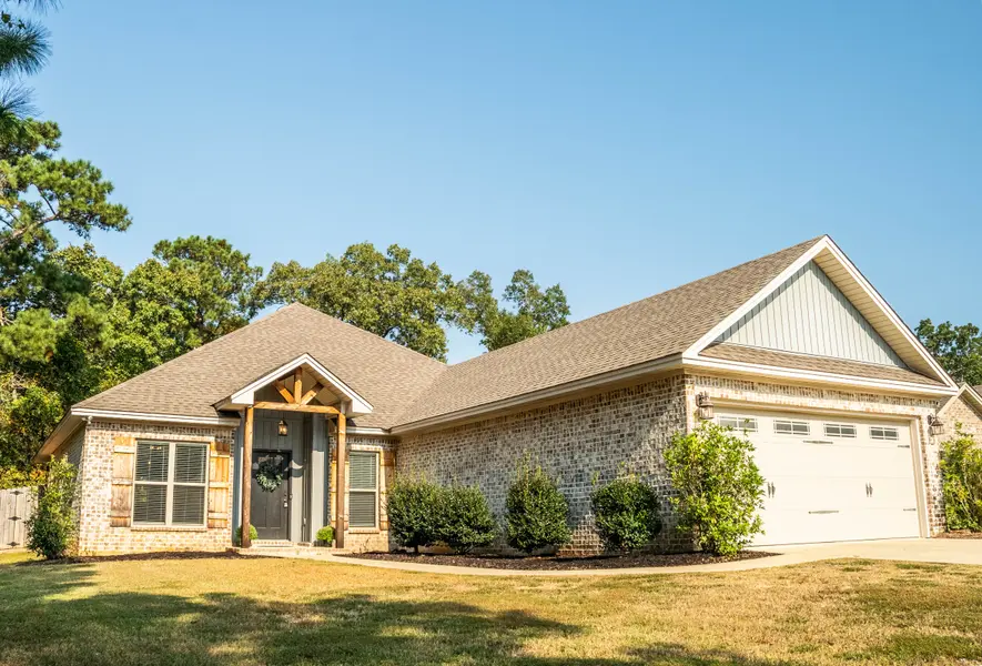 441 Windridge Dr, Deatsville, AL 36022-2687