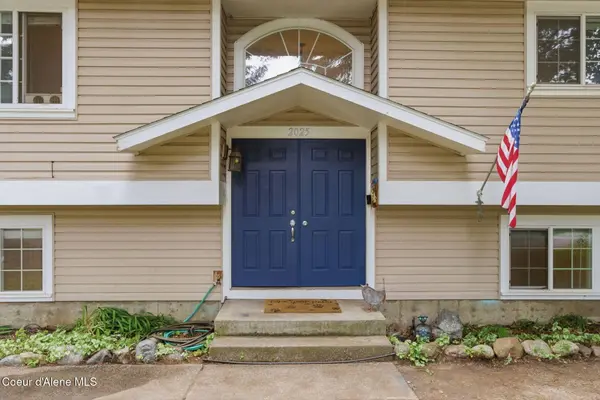 2025 W Saint Emilion DR, Hayden, ID 83835
