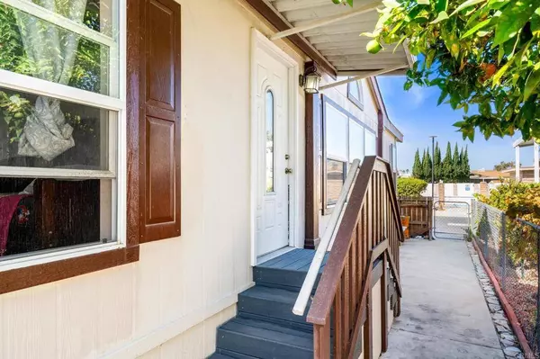 4660 N River RD #17, Oceanside, CA 92057