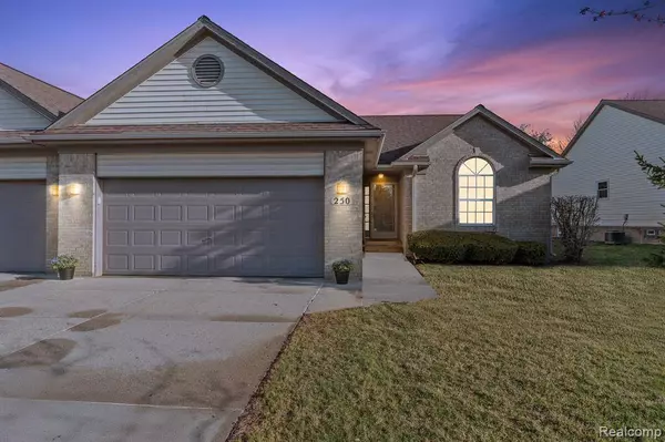 250 Winding BranchK, Commerce Twp, MI 48390