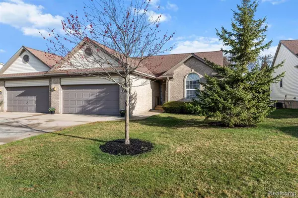 250 Winding BranchK, Commerce Twp, MI 48390