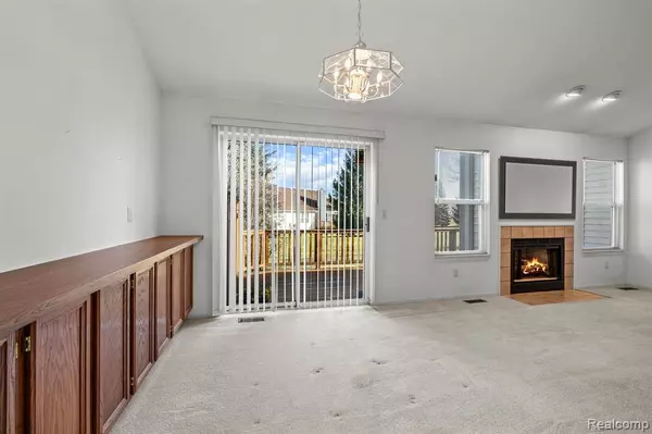 250 Winding BranchK, Commerce Twp, MI 48390