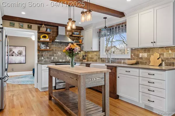 18040 W Northville Trail, Northville Twp, MI 48168