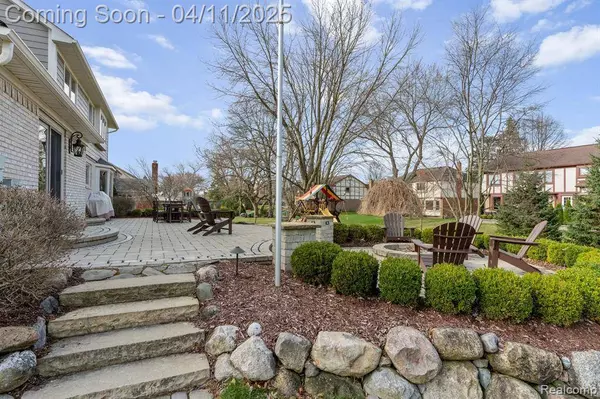 18040 W Northville Trail, Northville Twp, MI 48168