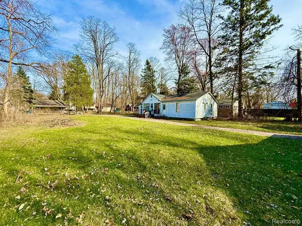 1874 Portlock Avenue, Commerce Twp, MI 48382