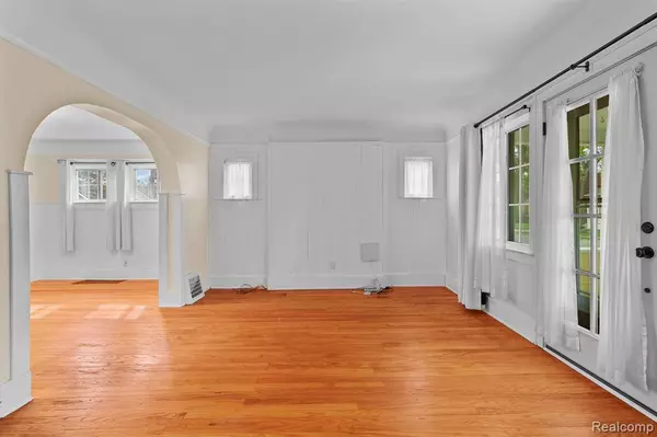 34 Sylvan Avenue, Pleasant Ridge, MI 48069