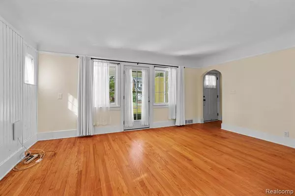 34 Sylvan Avenue, Pleasant Ridge, MI 48069