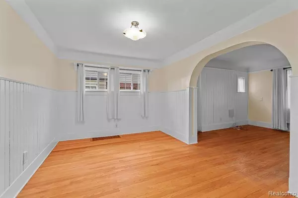 34 Sylvan Avenue, Pleasant Ridge, MI 48069