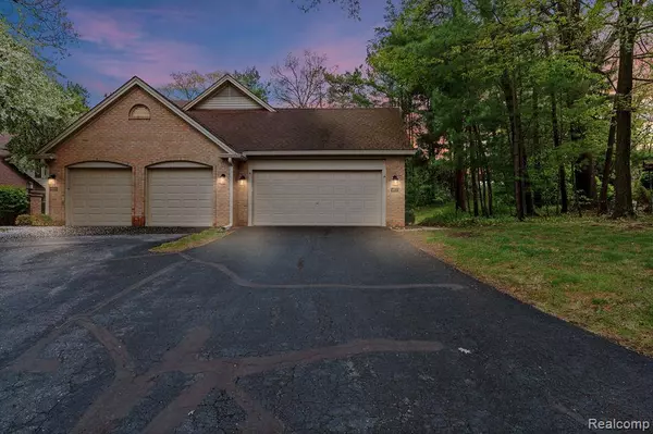 4612 Golf View Drive, Genoa Twp, MI 48116