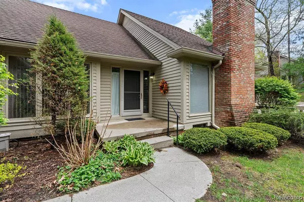 4612 Golf View Drive, Genoa Twp, MI 48116