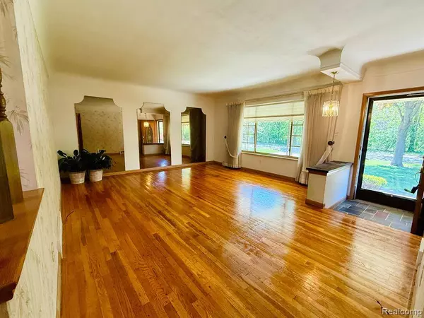 36432 Summerset Street, Sterling Heights, MI 48312