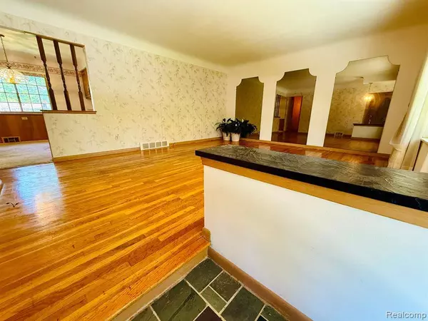 36432 Summerset Street, Sterling Heights, MI 48312