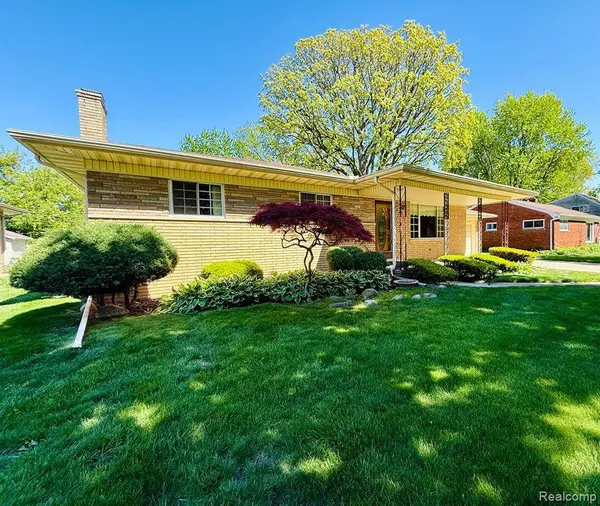 36432 Summerset Street, Sterling Heights, MI 48312